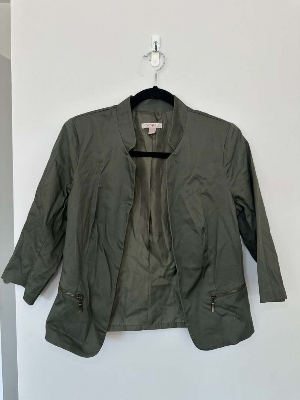 Roz & Ali Open Front Zip Pocket Blazer Size S Olive Green